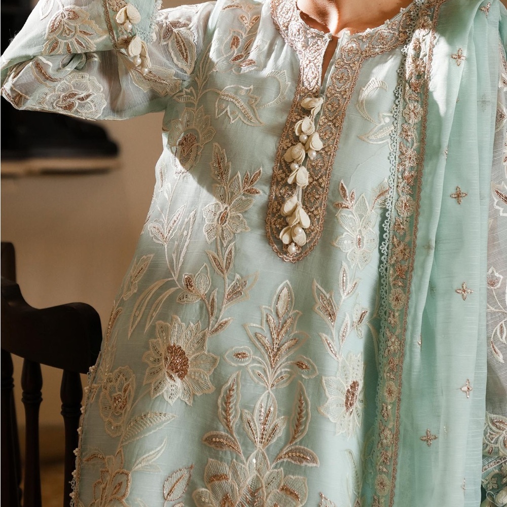 Sana Safinaz L Elegant Light Green/Sky Blue Embroidered Kurta Set - Picture 2 of 15